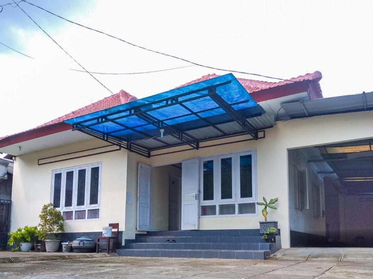 Reddoorz Syariah At Griya Soeratin Pacitan Hotel Exterior foto
